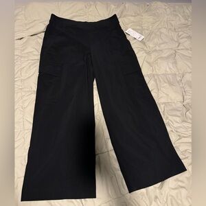 NWT Athleta Brooklyn Heights High Rise Cargo Pant in Black, size 12 Petite